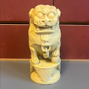 Vintage Cream Resin Guardian Lion Statue